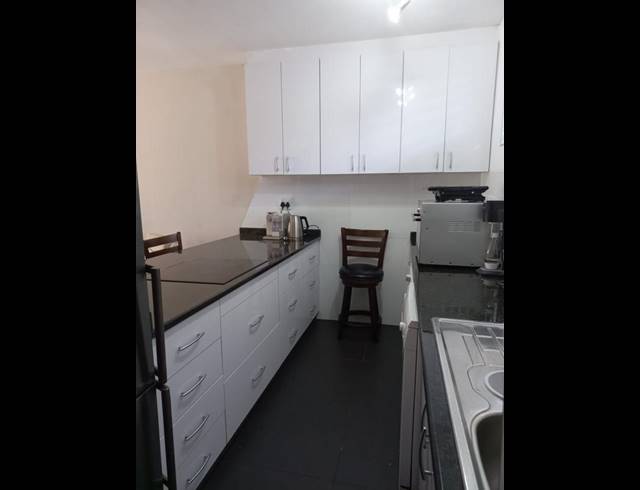 2 BEDROOM APARTMENT FOR SALE IN MALVERN